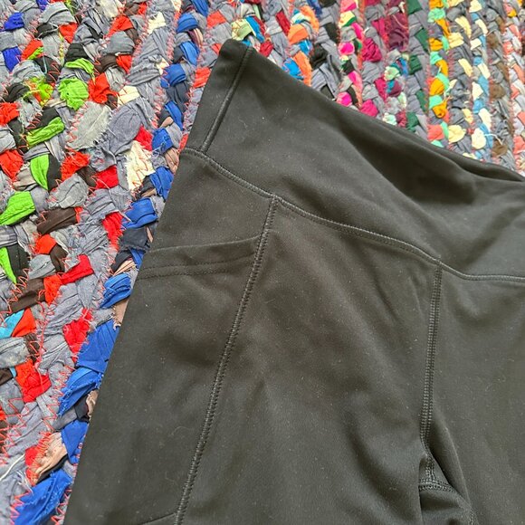 Marika Black Cropped Capri Leggings Women's Size Medium Athletic Workout Gym - Picture 3 of 9